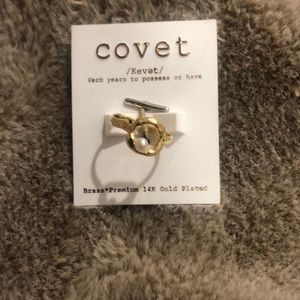 Covet ring with pearl